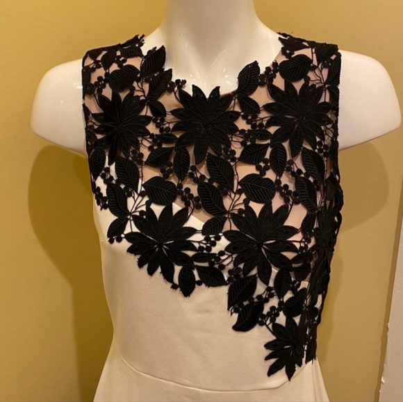 Alice + olivia margy white floral lace  sleevesless midi dress size 4 - Picture 7 of 11